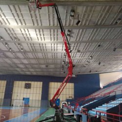 Nacelle araignée sur chenille automotrice idéale pour l'entretien des espaces verts et des bâtiments avec une hauteur de travail de 17.60m - spider 18.90