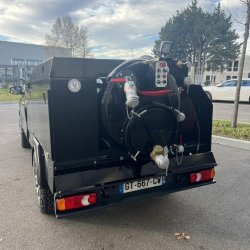 Hydrocureur combiné 4x4 compact et puissant pour l'assainissement, le débouchage et le nettoyage des réseaux d'égouts - Débit de 90 L/min à 175 bars, de 37 L/min à 400 bars