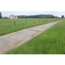 Plaque de roulage lourde, pour créer des aires de manoeuvre aux gros engins de tp (semi-remorques, grues automotrices, pelles hydrauliques sur pneus) - roadmat