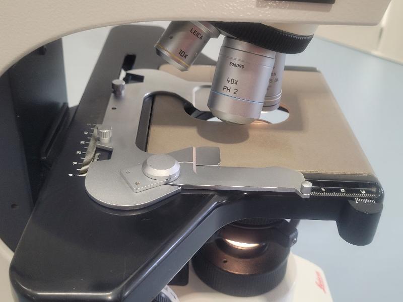 Microscope  LEICA DM 2000 (DM2000) - 3 objectifs_6
