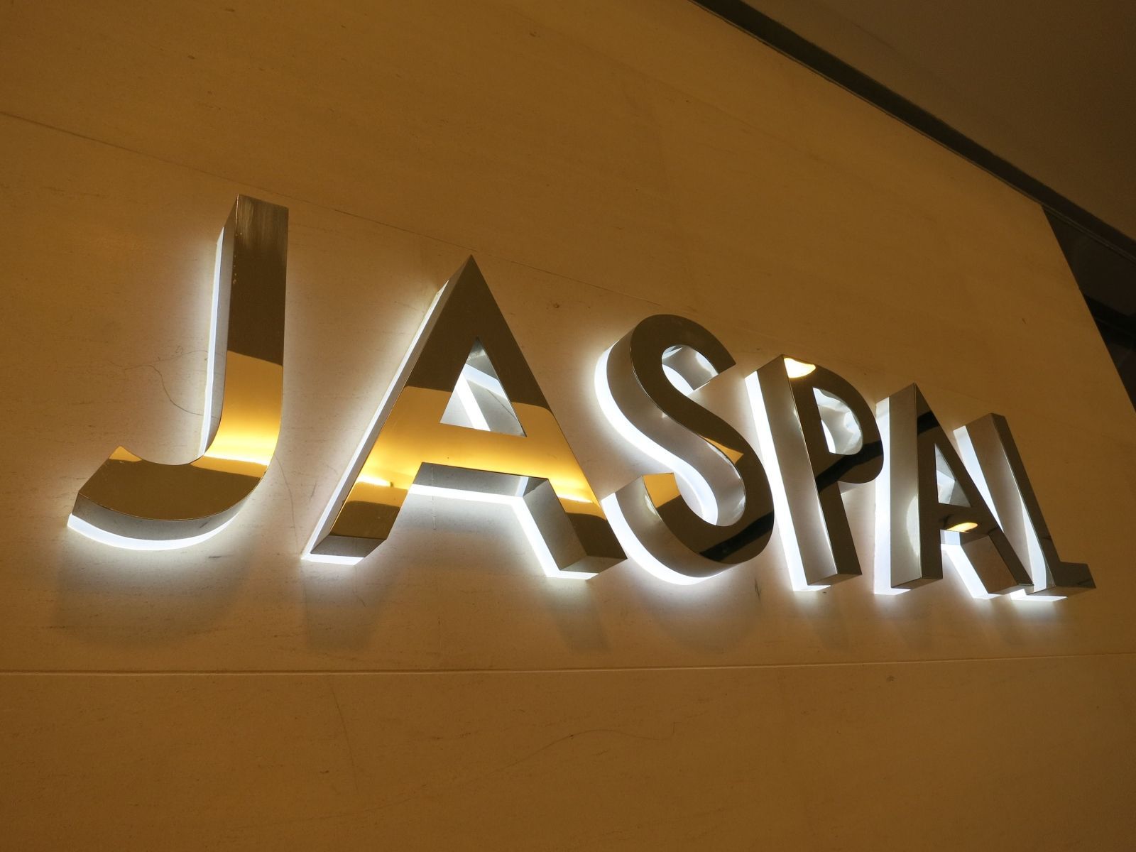 Enseigne métallique 3D personnalisée pour entreprises