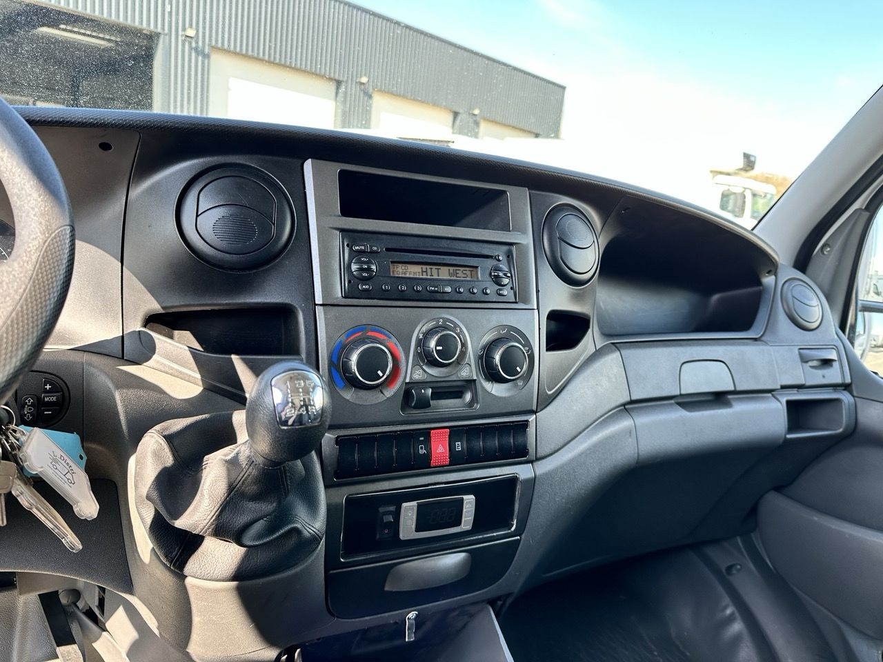 Voiture frigorifique à boîte manuelle - Volume -9,79 m3 - Iveco Daily 35S13 - LD149_6