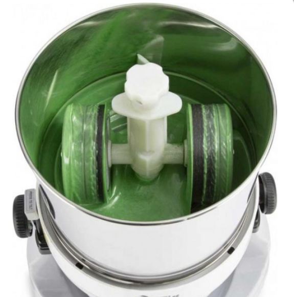 Machine compacte pour broyer le cacao en petites quantités