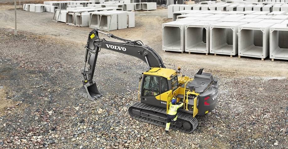 Pelle hydraulique Volvo EC160E avec une force de cavage de 121,9 kN