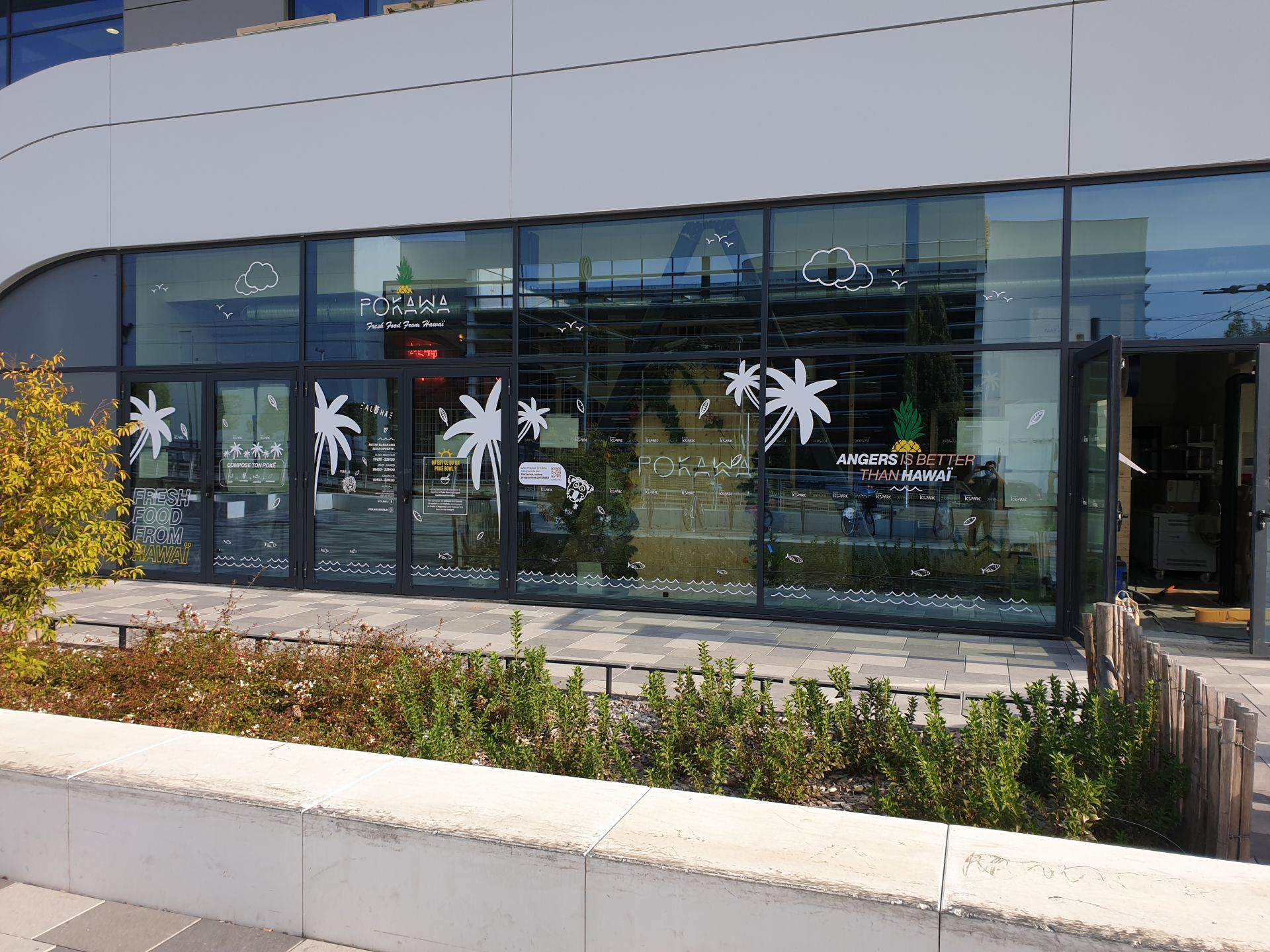 Marquage adhésif pour vitrine - plaques et produits divers pour enseignes personnalisées_7