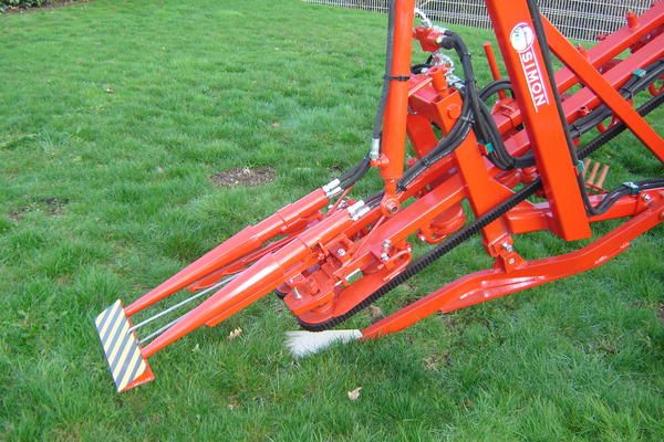 Récolteuse de carottes PSOPS - Simon - portée 3 points avec châssis robuste et mise en pallox_6