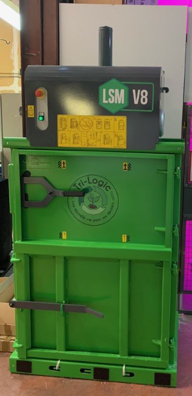 Presse à balles moyenne V8 pour plastique - Compactage efficace des films, contenants et plastiques souples._6