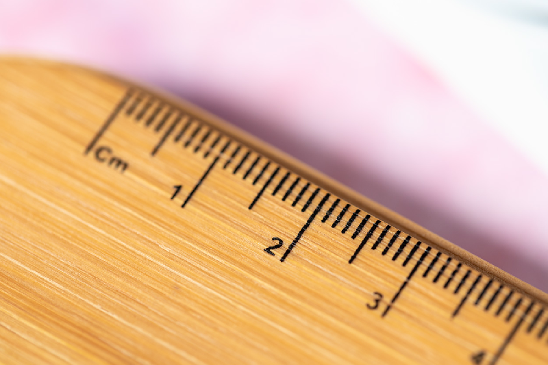 Porte-stylo en RPET - avec couvercle en bambou, sangle élastique, règle et support téléphone intégré_6