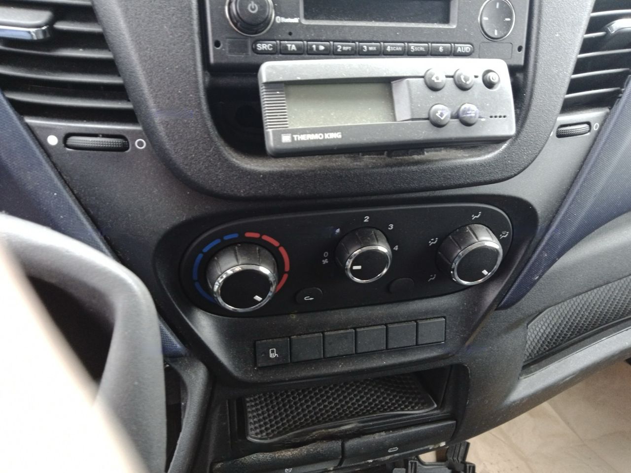 Voiture frigorifique d'occasion à demi-hayon Iveco daily 35S14 - Diesel - Puissance 136 CH DIN - 171FR100_5