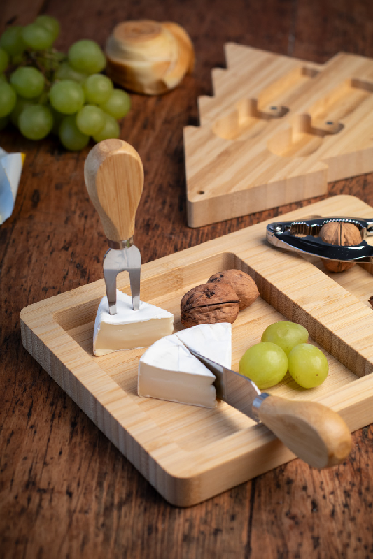 Set Noël de couteaux à fromage - Planche en forme de sapin en bambou avec 2 couteaux en inox_6