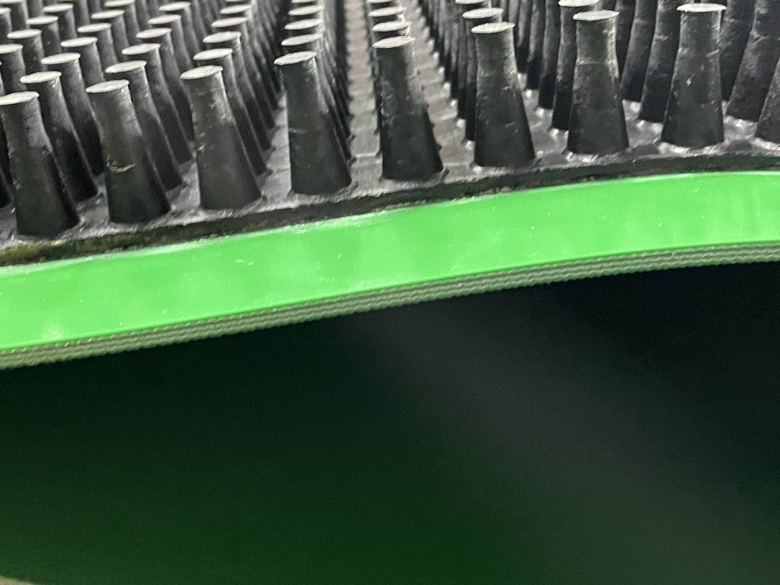 Bande transporteuse sur mesure en PVC avec pavé à tétines collés jonction à chaud - MTCP_6