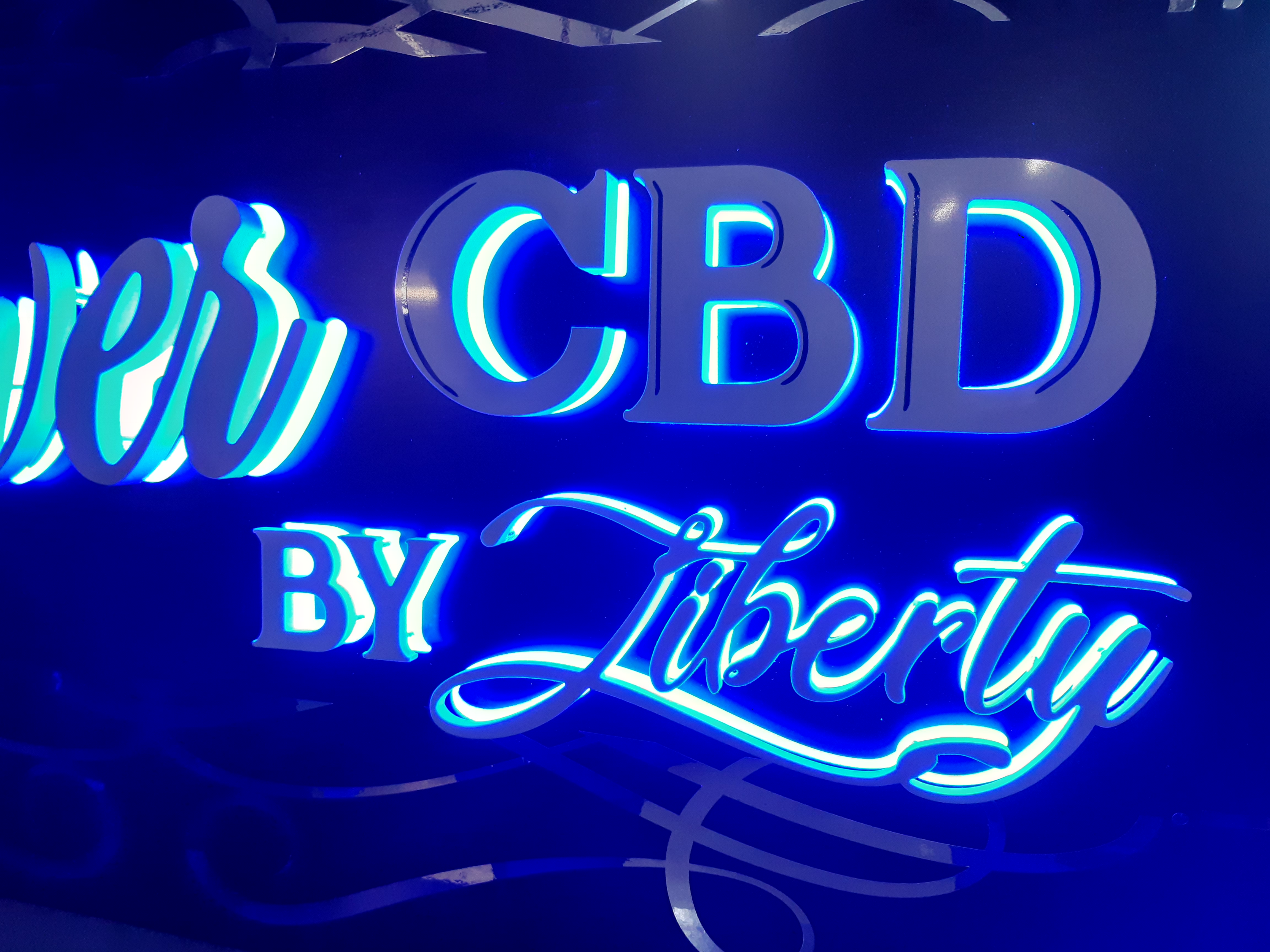 Enseigne lumineuse personnalisée pour une visibilité de jour comme de nuit - OUEST ENSEIGNES_6