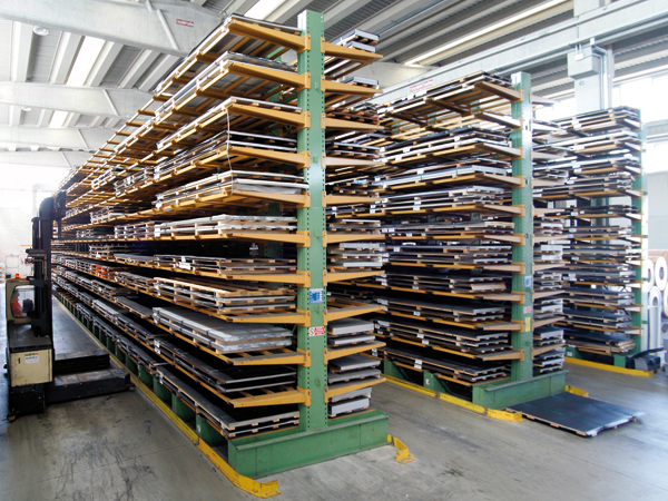 Rayonnage CANTILEVER pour charges longues et volumineuses_6