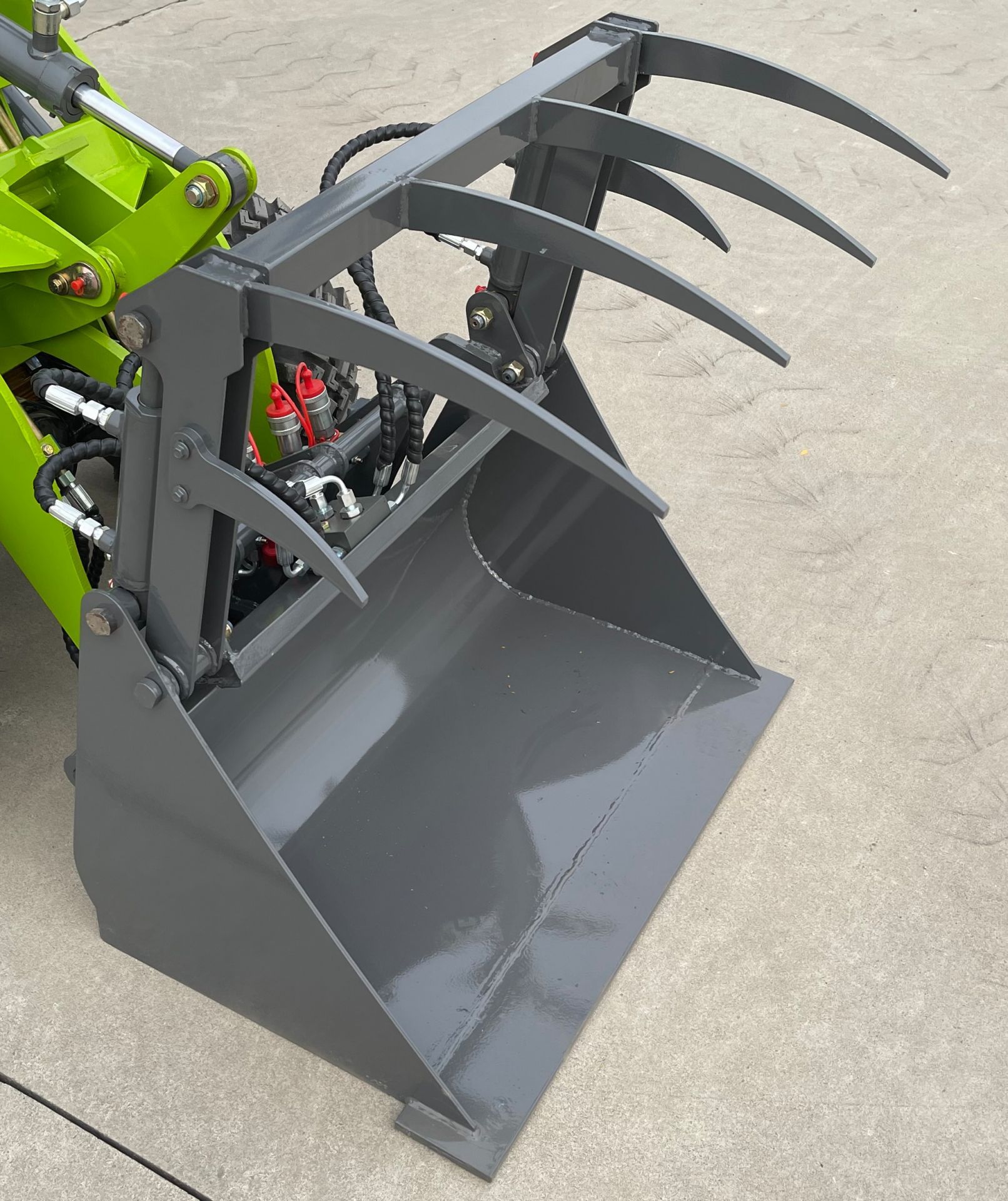 Engin électrique polyvalent pour tâches en intérieur