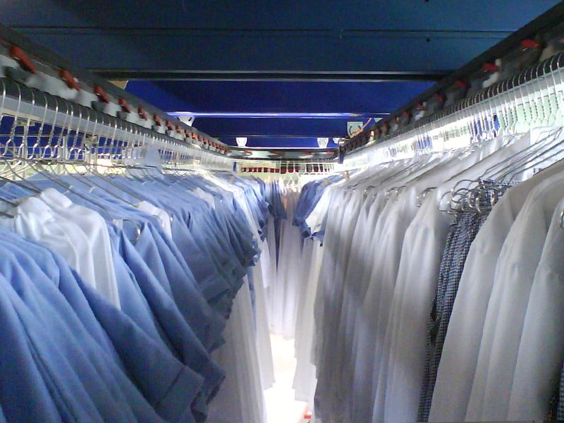 Convoyeur aérien destiné au  stockage, tri et transport de pièces variées : vêtements, circuits électriques, housses - POLARIS_6