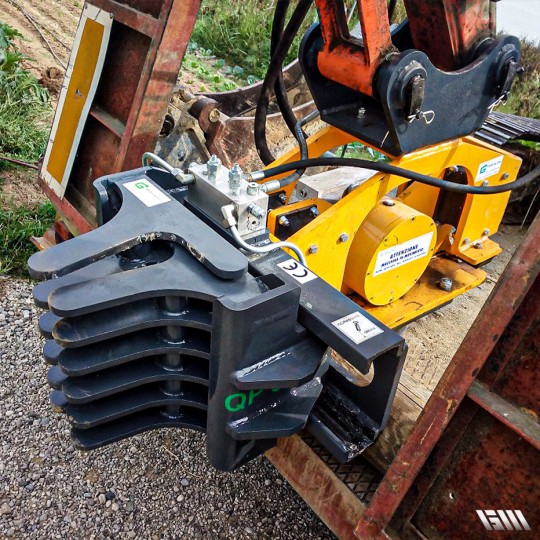 Outil hydraulique pour pose de piquets et barrières