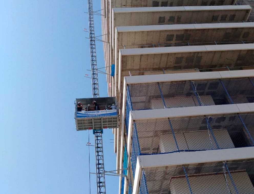 Monte-matériaux avec personnel accompagnant - capacité de charge 2000 kg - PT 2000_6