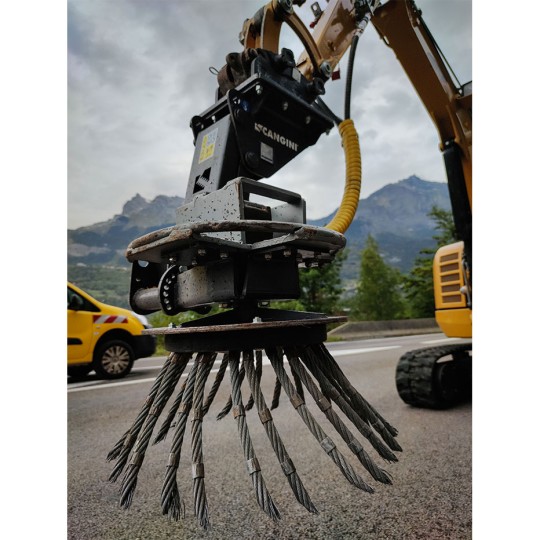 Balayeuse hydraulique Série SSC550 - adaptable sur mini-pelle 1.5 à 7.5 tonnes - marque Cangini Benne_6