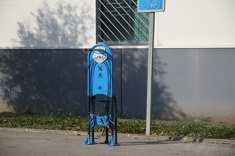 Station interactive de réparation et de gonflage universelle en libre-service pour vélo - clever ifix_6