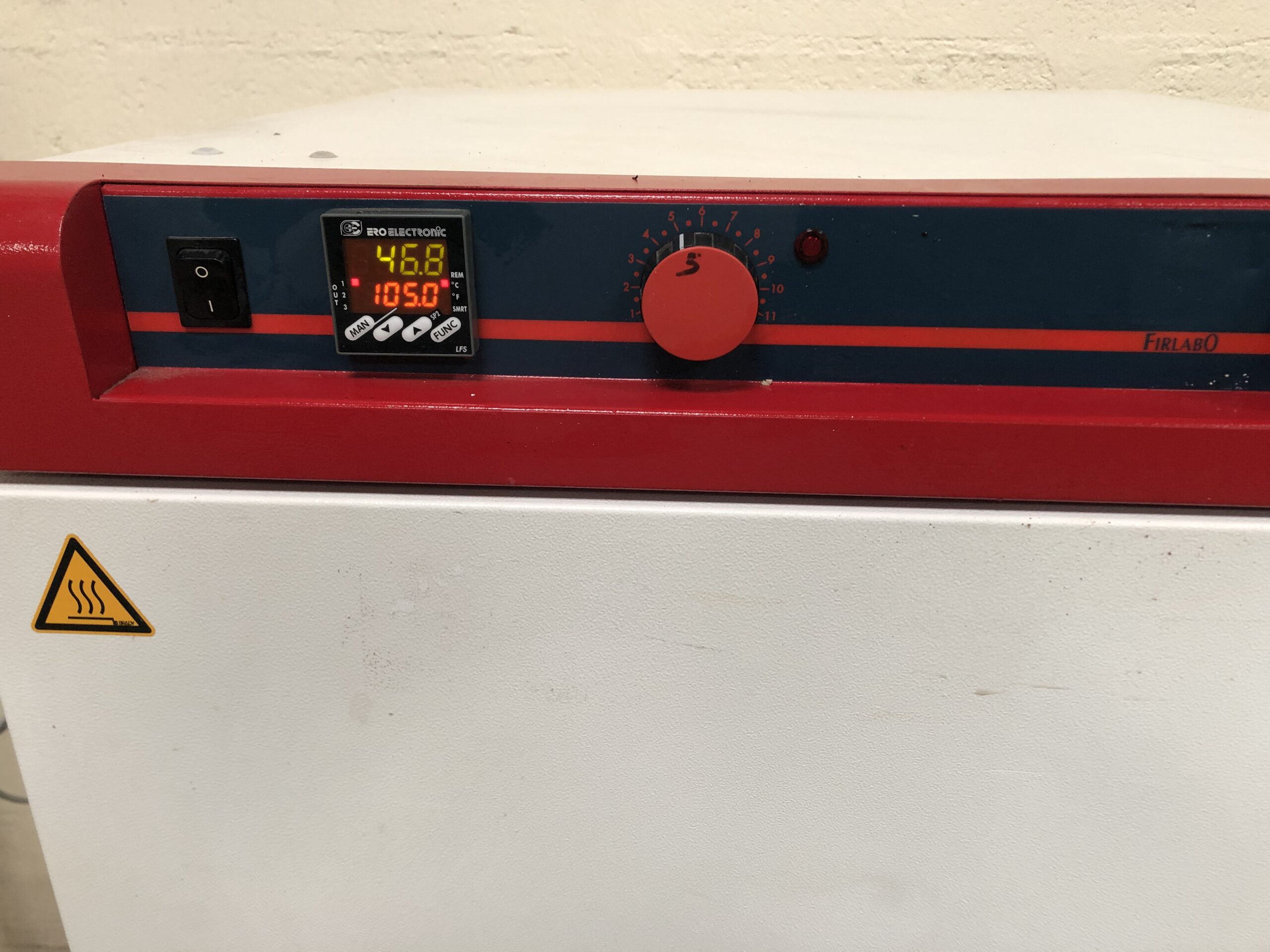 Matériel Firlabo AC240 pour environnement de laboratoire