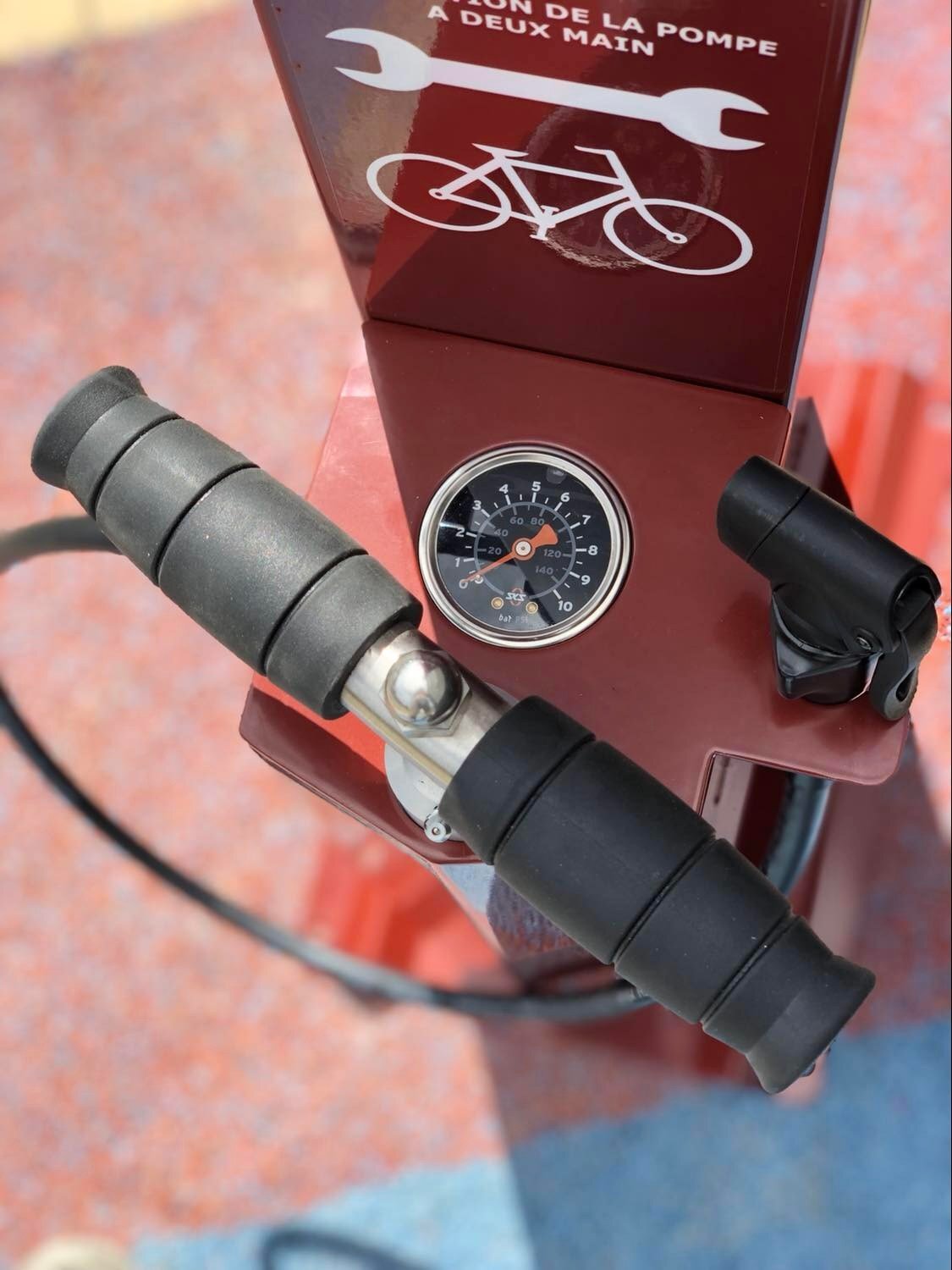 Station de réparation vélos libre-service pour collectivités - Pompe à main fournie - Référence BTIBSCANDIC_6