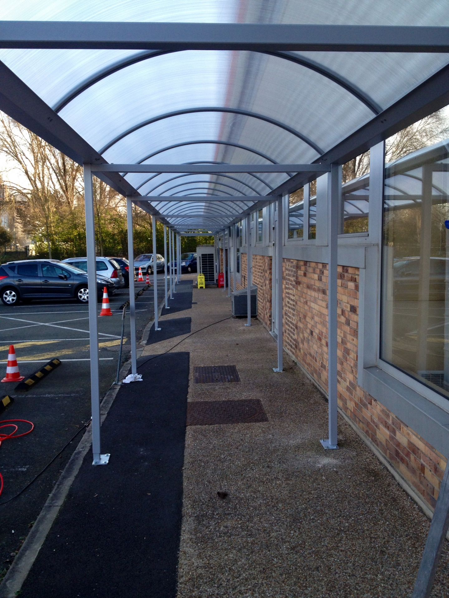 Abri piéton modèle Vision avec options personnalisables