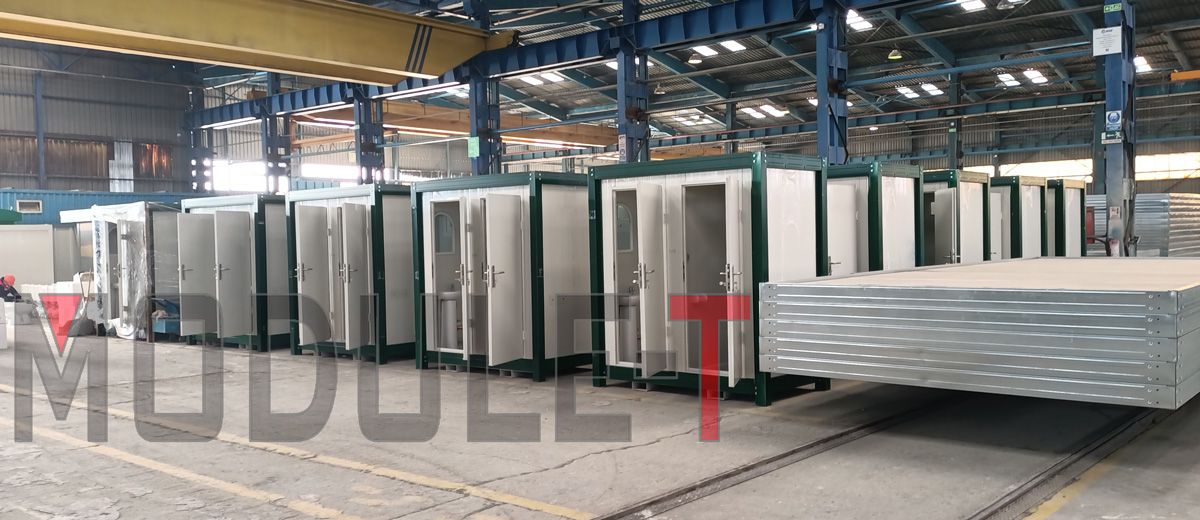 Bungalow de chantier robuste avec panneaux sandwich prépeints