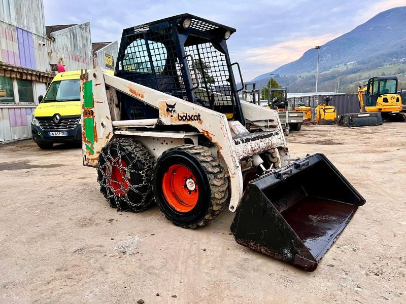 Bobcat 643 Mini-chargeur avec balayeuse et godet_6