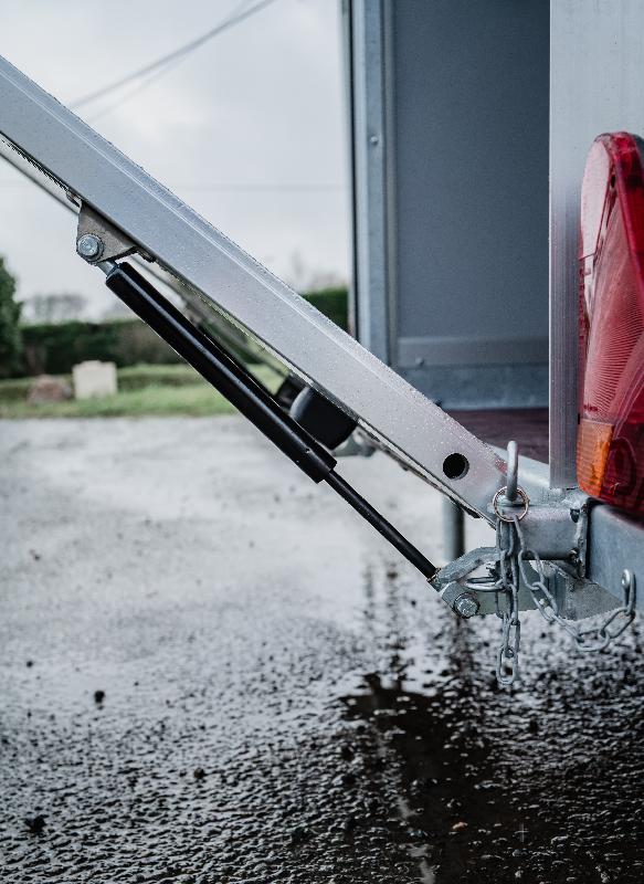 FOURGON  260x155x177 freiné PTAC : 1350 kg Porte pont de série_6