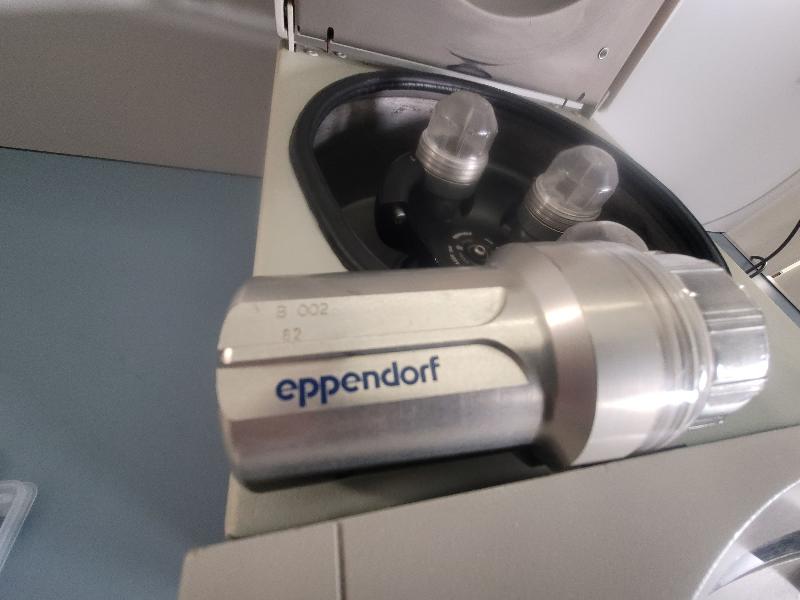Centrifugeuse de laboratoire EPPENDORF 5702 avec rotor A-4-38_6
