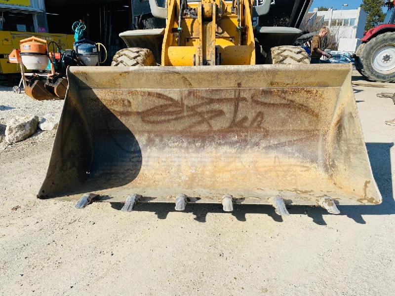 LIEBHERR chargeuse l524 10t_6