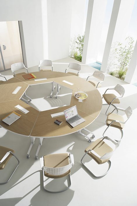 Table modulable, pratique  et esthétique, avec plateau rabattable, idéale pour vos espaces d'apprentissage_6