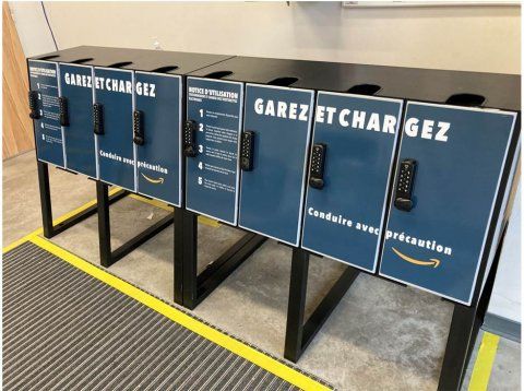 Station de recharge trottinette compatible avec les environnements extérieurs