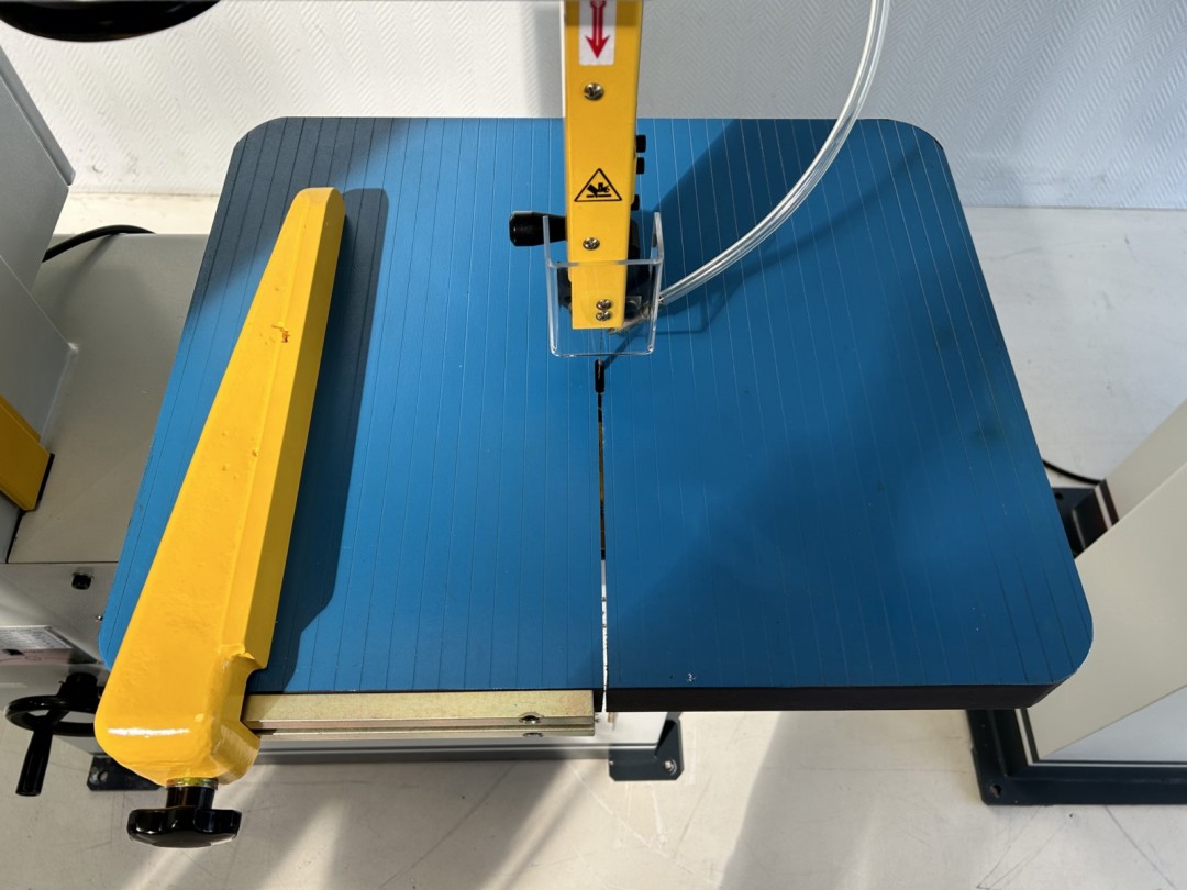 Scie à ruban verticale ARROW - SV455 avec variateur de vitesse et dispositif de soudage intégré_6