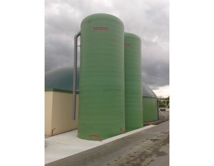 Cuve ROUSSEAU verticale adaptée au stockage de produits chimiques