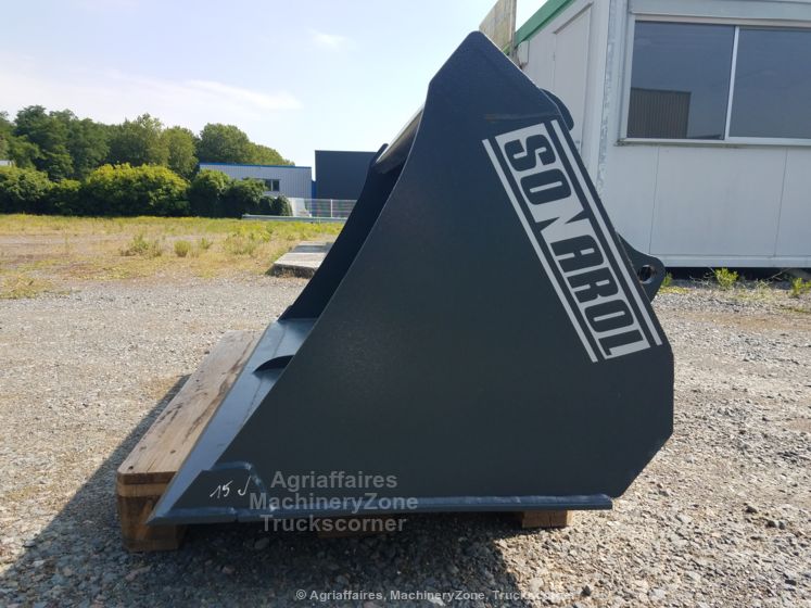 Godet à terre neuf avec attelage Mailleux