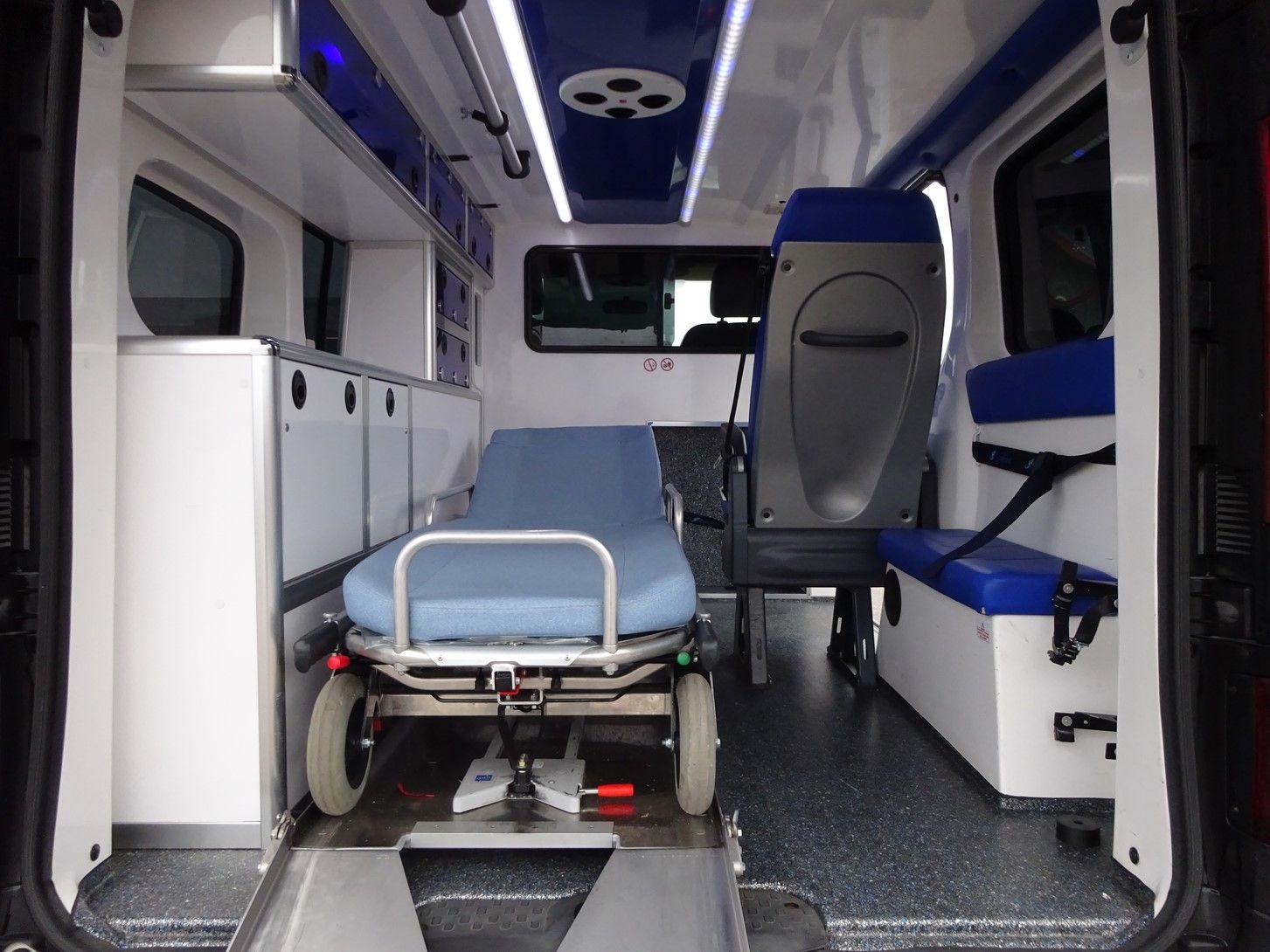 Renault trafic l1h1 ambulance_6