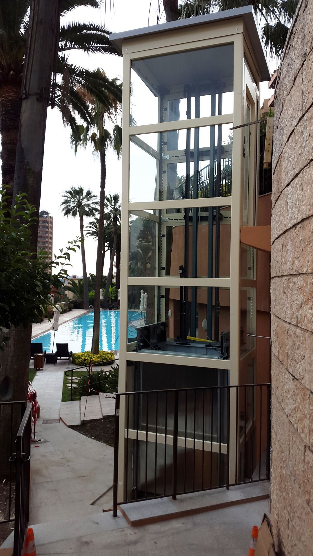 Plateforme élévatrice PMR E07 avec cabine AR:IA - Hydraulique - Charge jusqu'à 400 kg_6