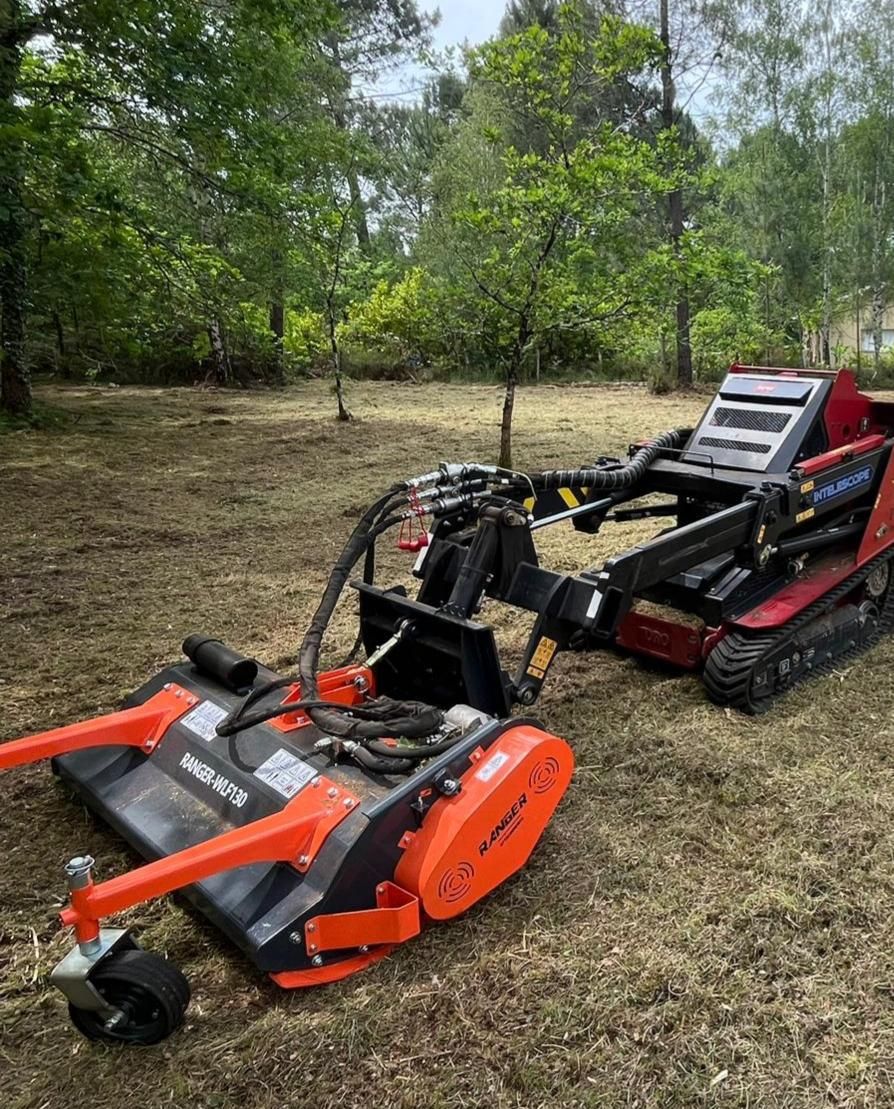 Outils pour mini chargeuses avec fourche, godet, grappin et plus