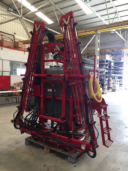 Pulvérisateur porté à attelage rapide avec cuve polyéthylène anti-débordement de 800 à 1500 litres- ISA 7 - CLM_6