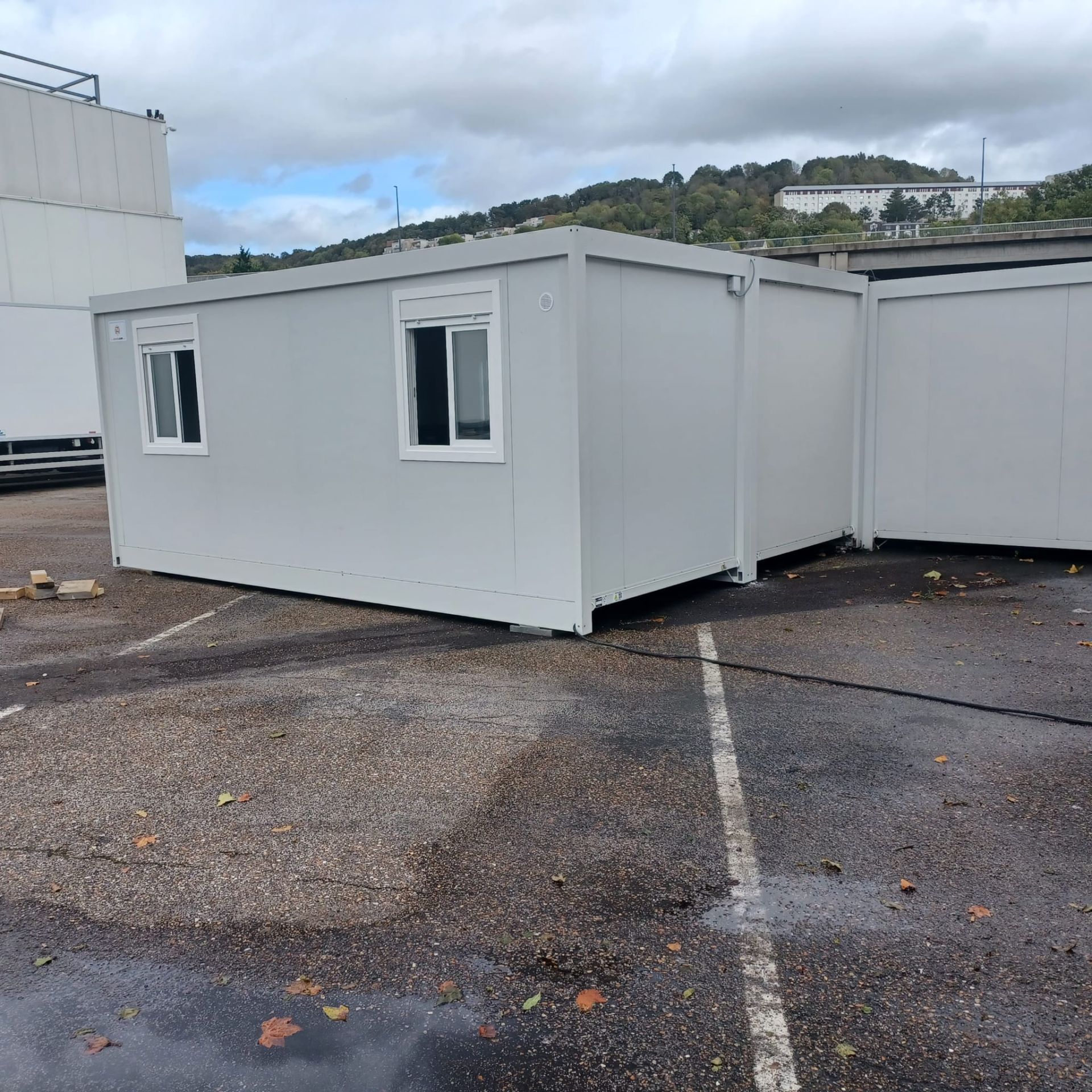 Bungalow monobloc ou juxtaposable standard - dimensions 6050x2450x2730mm - structure galvanisée avec isolation et équipements électriques_7