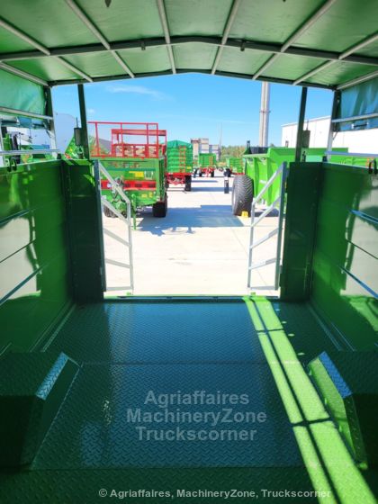 Bétaillère Pronar T046 - caisse de chargement avec ridelles en contreplaqué vissées et équipements robustes_6