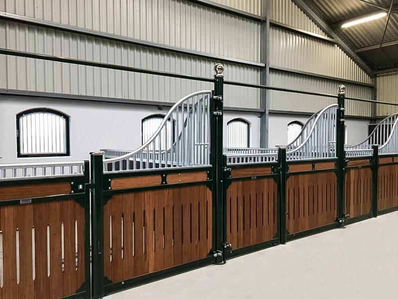 Façade Swing Wave - Façade de box pour chevaux avec ouverture totale pour curage mécanique - Gamme Wave_6