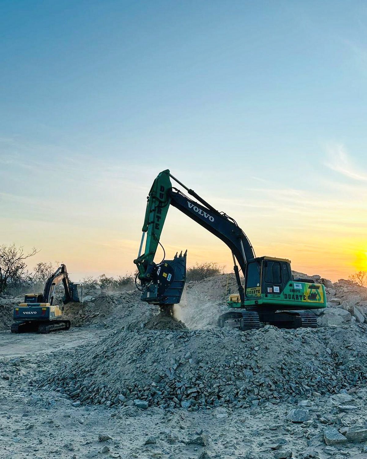 Godet concasseur mâchoires pour pelles de 4 à 50 tonnes pour inertes gravier pierres naturelles_7