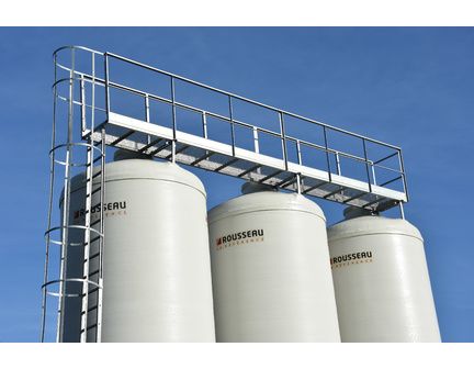 Silo d'alimentation animale avec châssis galvanisé