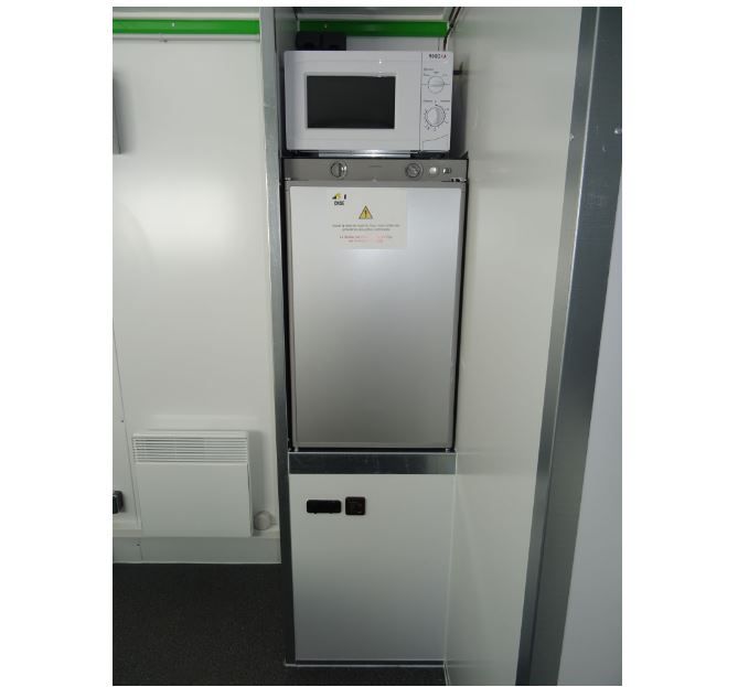 Base vie mobile conçue pour 8 à 10 personnes avec aménagements standards