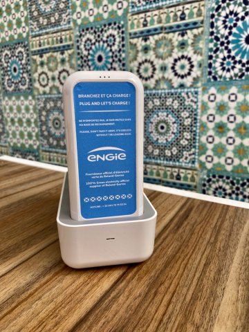 Station chargeur téléphone Blues Ergo - 5 batteries portatives avec câbles tridents (Lightning, Micro-USB, USB-C)_7