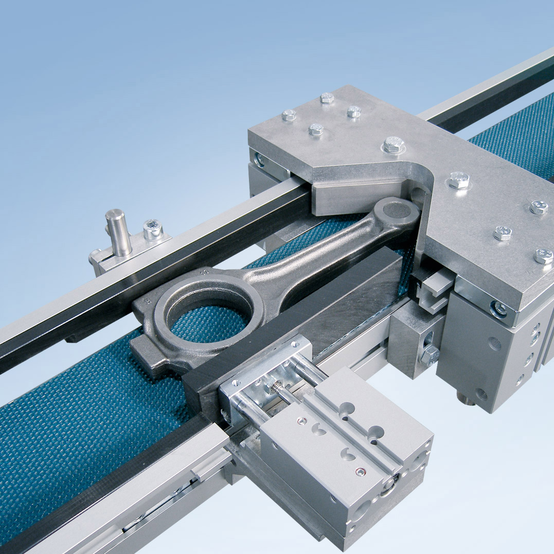 Convoyeur à bande robuste et polyvalent pour produits légers et moyennement lourds - GUF-P 2000 - MK Technology Group - personnalisable, robuste et flexible_6