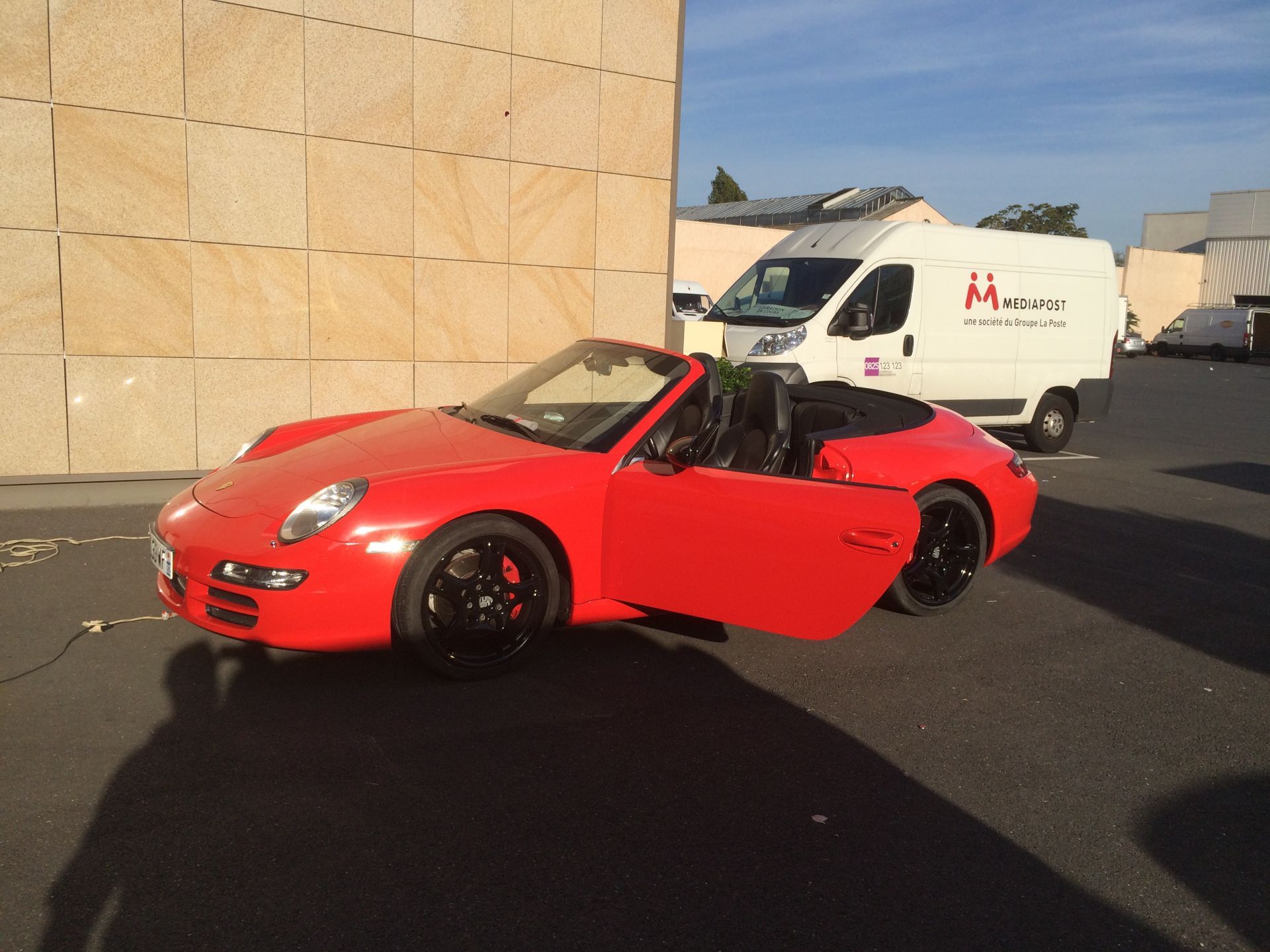 Habillage esthétique de véhicules avec adhésif professionnel