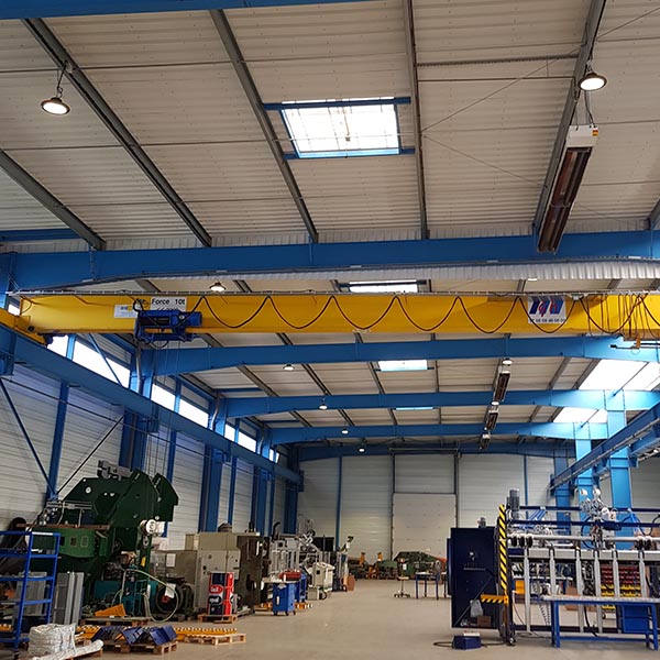 Eclairage industriel pour l'éclairage de hangars d'entretien ferroviaire, des zones de maintenance industrielle ou  centres logistiques - armature led compact_6